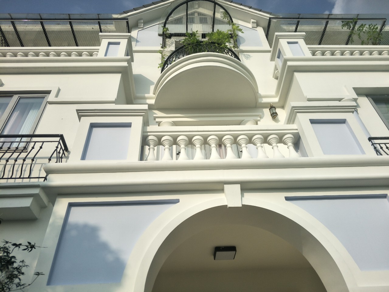 dich-vu-son-chong-tham-tuong-nha-chuyen-nghiep-tai-phuong-cau-giay-ha-noi