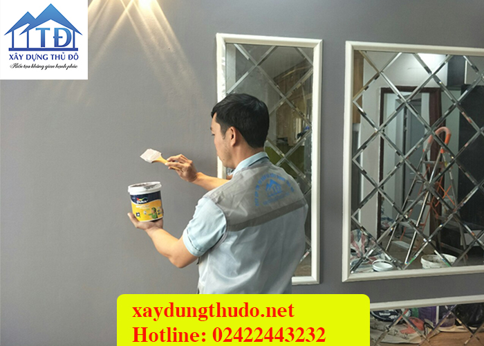 hình ảnh công nhân thi công sơn nhà trọn gói quận Long Biên